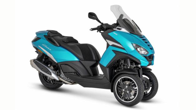 Το τρίτροχο scooter με το χαρακτηριστικό design που εμπνέεται απευθείας από τα αυτοκίνητα της μάρκας, ανανεώνεται σχεδιαστικά και όχι μόνο, για το νέο έτος.